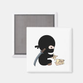 Tiny Ninja Making Origami Paper werfen Star Magnet (Vorderseite/Rückseite)