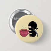 Tiny Ninja mit großer Tasse auf Gelb Button (Vorne & Hinten)