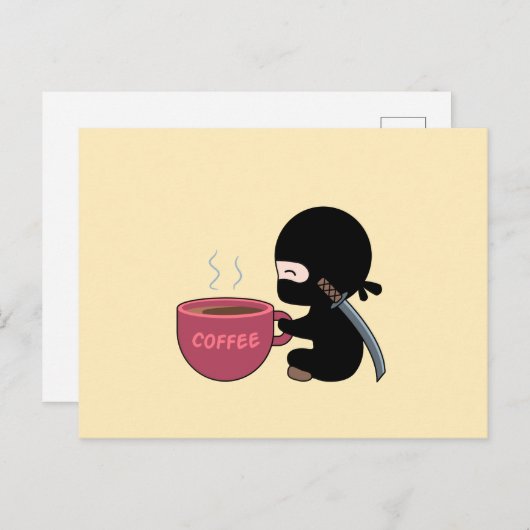 Tiny Ninja mit großer Tasse auf Gelb Postkarte (Vorne/Hinten)
