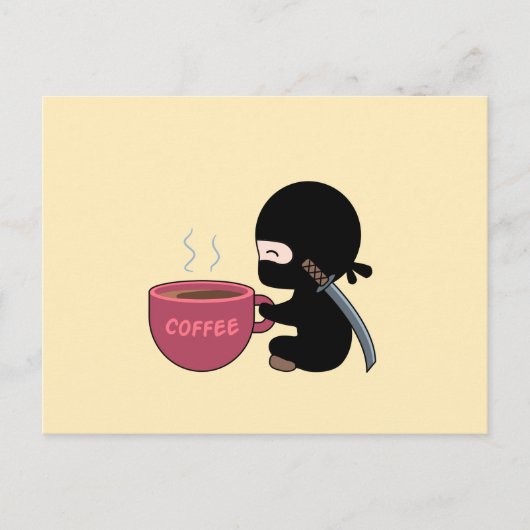Tiny Ninja mit großer Tasse auf Gelb Postkarte (Vorderseite)