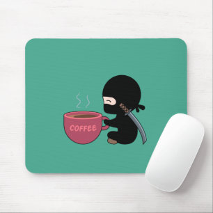 Tiny Ninja mit großer Tasse aus dunkelgrün Mousepad