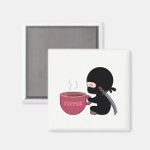 Tiny Ninja mit großer Tasse Magnet (Vorderseite/Rückseite)