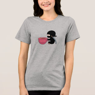 Tiny Ninja mit großer Tasse Tri-Blend Shirt