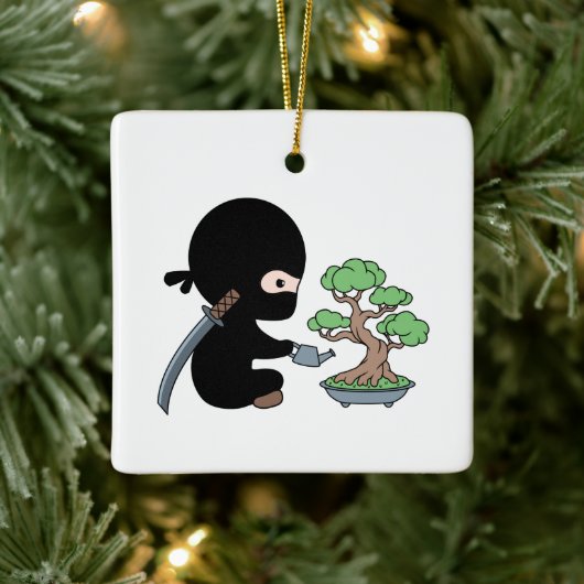 Tiny Ninja Watering Bonsai Tree Keramikornament (Baum)