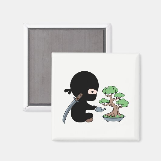Tiny Ninja Watering Bonsai Tree Magnet (Vorderseite/Rückseite)