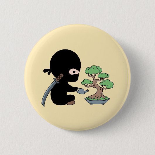 Tiny Ninja Watering Bonsai Tree on Yellow Button (Vorderseite)