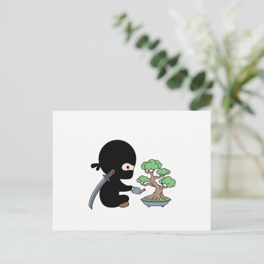 Tiny Ninja Watering Bonsai Tree Postkarte (Stehend Vorderseite)
