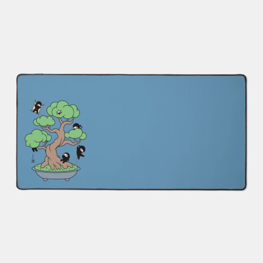 Tiny Ninjas in Bonsai Tree on Blue Schreibtischunterlage (Vorderseite)