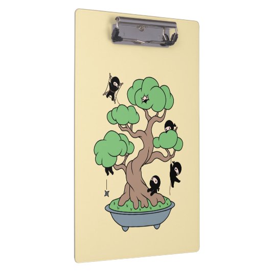 Tiny Ninjas in Bonsai Tree on Yellow Klemmbrett (Rechts)