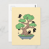 Tiny Ninjas in Bonsai Tree on Yellow Postkarte (Vorne/Hinten)