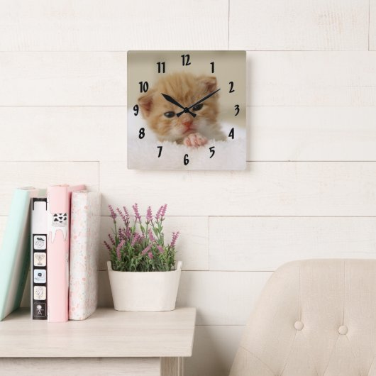 Tiny Orange Kitten Quadratische Wanduhr (Lesesaal)