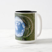 Tiny Planet Adventure - Große Kaffee-Tasse Zweifarbige Tasse (VorderseiteRechts)