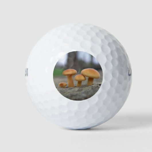 Tiny Toadstools Macro Golf Ball (Vorderseite)
