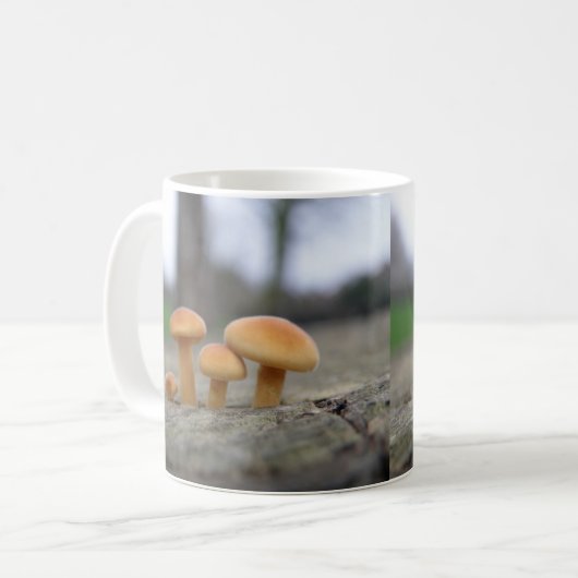 Tiny Toadstools Macro Tasse (Vorderseite Links)