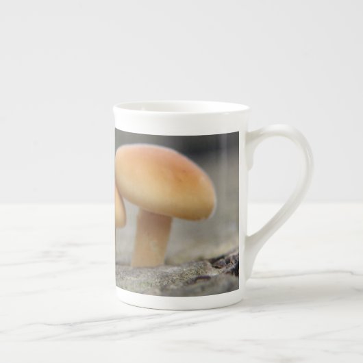 Tiny Toadstools Macro Tasse (Rechts)