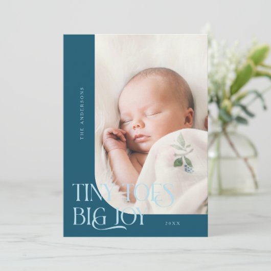 Tiny Toes Big Joy Aquamarine Foto Birth Ankündigung (Stehend Vorderseite)