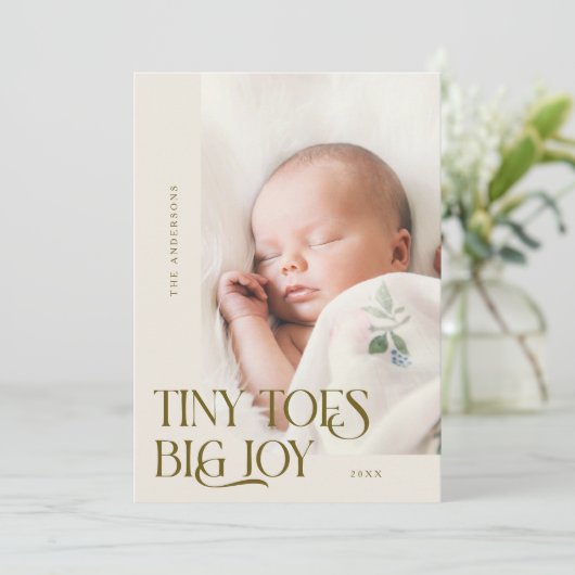 Tiny Toes Big Joy Cream Foto Birth Ankündigung (Stehend Vorderseite)
