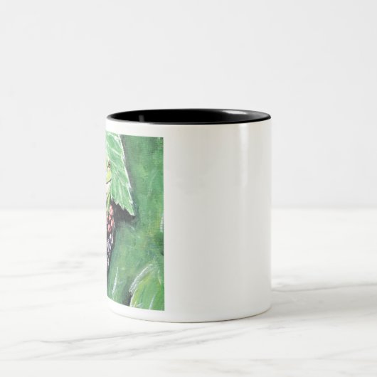 Tiny Tree Frog auf einer BlackBerry-Malerei Zweifarbige Tasse (Mittel)