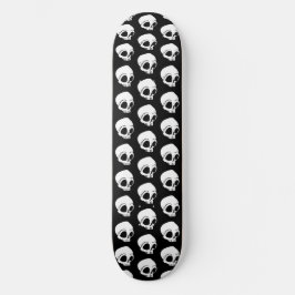 Tiny White Cartoon Skulls auf schwarz Skateboard