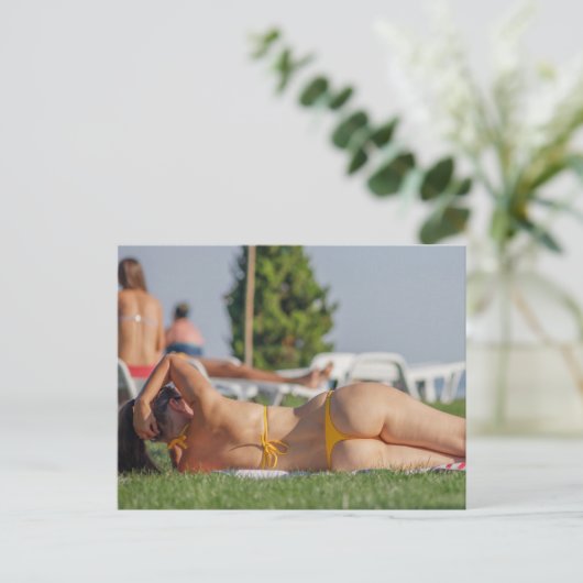 Tiny Yellow Bikini Foto Postkarte (Stehend Vorderseite)
