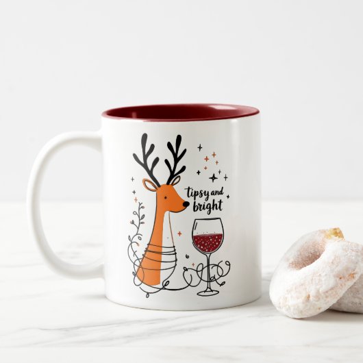 Tipsy and Bright Reindeer  Zweifarbige Tasse (Mit Donut)