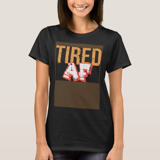 Tired AF Pullover Hoodie (Vorderseite)