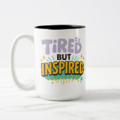 Tired But Inspired – Playful Motivational Zweifarbige Tasse (Links)