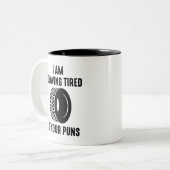 Tired Puns Zweifarbige Tasse (Vorderseite Links)
