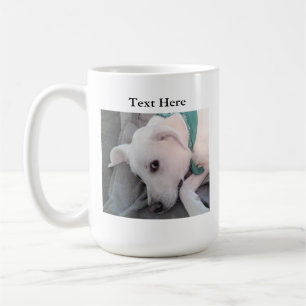 Tired St Patricks Day Hund mit Grün Kaffeetasse