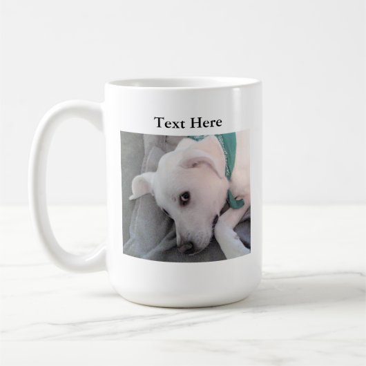 Tired St Patricks Day Hund mit Grün Kaffeetasse (Links)