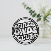 Tired Vaters Club Funny Einladung (Stehend Vorderseite)