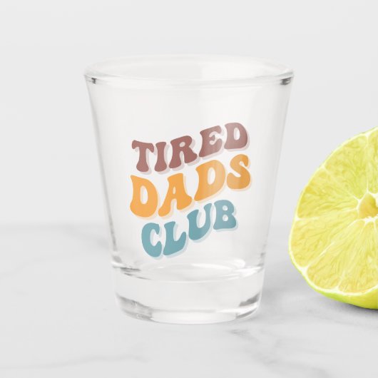 Tired Vaters Club Funny Schnapsglas (Vorderseite)