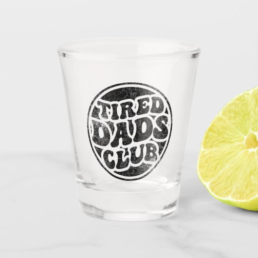 Tired Vaters Club Funny Schnapsglas (Vorderseite)