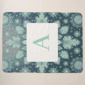 Tirrinia Snowflake Muster mit Monogramm Sherpadecke (Vorderseite (Horizontal))