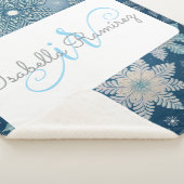 Tirrinia Snowflake Muster mit Monogramm und Name Sherpadecke (3/4)