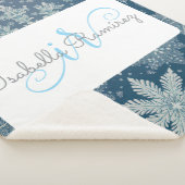 Tirrinia Snowflake Muster mit Monogramm und Name Sherpadecke (3/4)