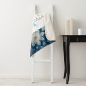 Tirrinia Snowflake Muster mit Monogramm und Name Sherpadecke (Beispiel)
