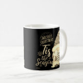 TIS THE SAASON lustige Weihnachtsgnome Kaffeetasse (VorderseiteRechts)