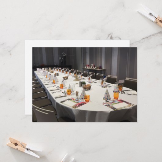 Tisch für eine Einladung zu einer Mahlzeit (Vorderseite/Rückseite Beispiel)