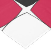 Tischdecken aus schwarzem, rotem und weißem Fisch (Schrägansicht)