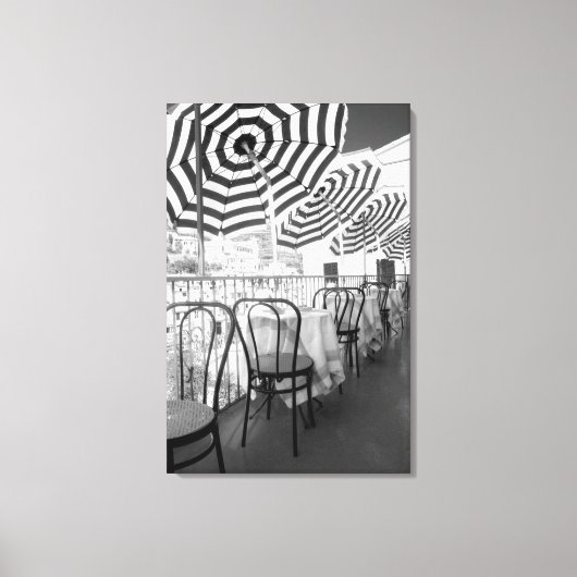 Tische im Schwarz-Weiß-Restaurant Leinwanddruck (Vorderseite)
