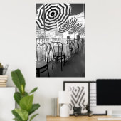 Tische im Schwarz-Weiß-Restaurant Poster (Heimbüro)