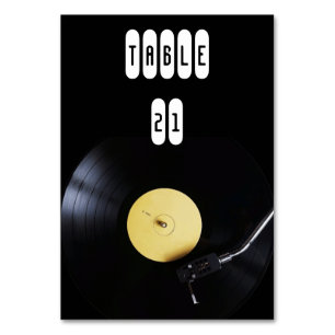 Tischkarte: Vinyl-Schallplatte auf Plattenspieler. Tischnummer