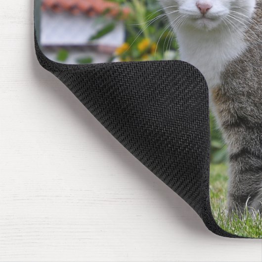 Tischkatze im Garten Mousepad (Ecke)