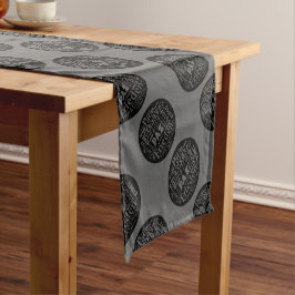 Tischläufer mit mehrsprachigen Friedensworten