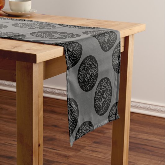 Tischläufer mit mehrsprachigen Friedensworten (Beispiel)