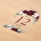 Tischnummer des Burgund Blush Bloral Wedding Arch (Ablage )