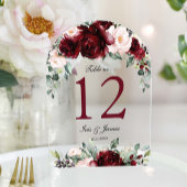 Tischnummer des Burgund Blush Bloral Wedding Arch