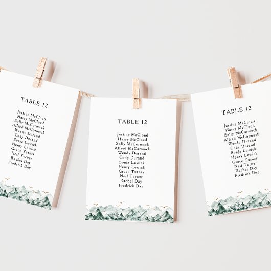 Tischnummer für die grünen und goldfarbenen Berge