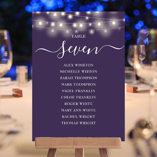 Tischnummer für lila String-Lichter